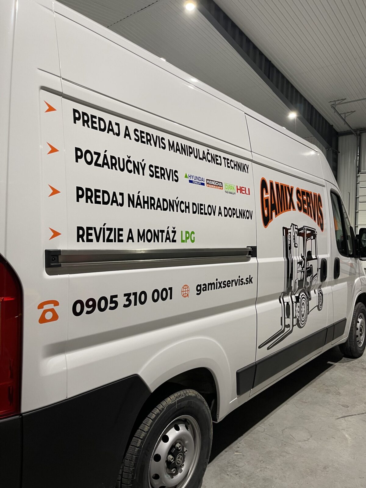 Rezaná fólia na auto
